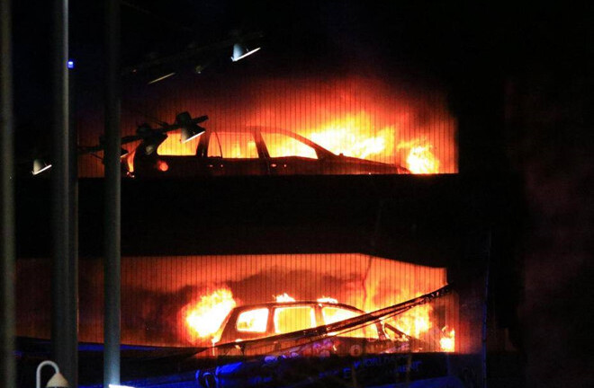 Hiện trường vụ cháy 1.400 ô tô trong bãi đỗ 7 tầng