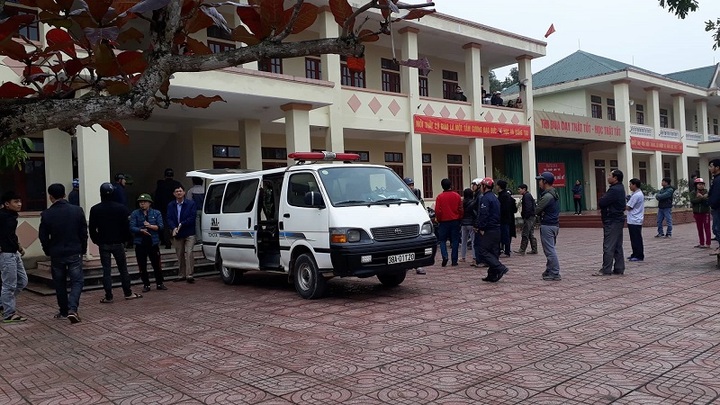 Nữ sinh lớp 7 để lại thư tuyệt mệnh, tự tử trong lớp học