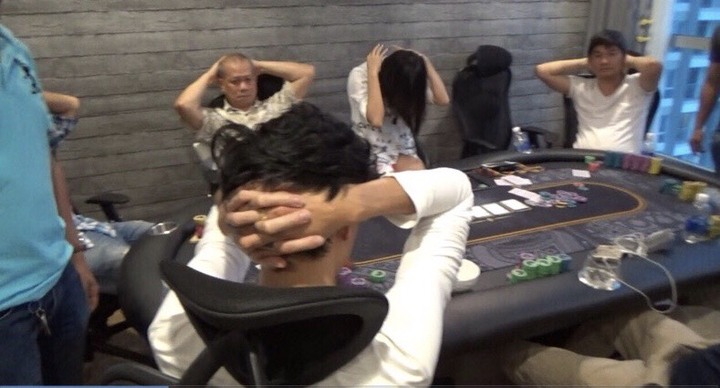 Phá sòng bạc trong căn hộ chung cư cao cấp, tạm giữ 3 Việt kiều cùng 18 người