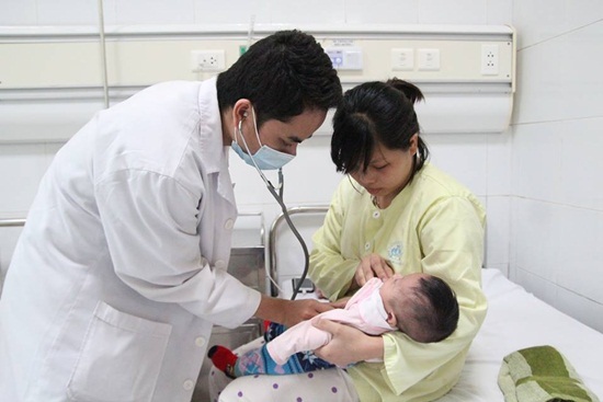 Trẻ chưa đến tuổi tiêm chủng đã mắc sởi, ho gà đang gia tăng