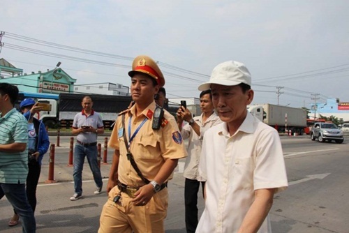 Chủ tịch Cần Thơ xuống hiện trường, BOT Cần Thơ-Phụng Hiệp xả trạm 4 phút