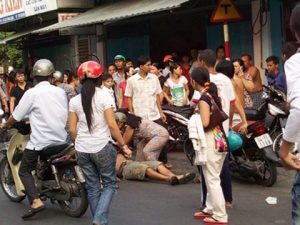 Điều tra vụ người phụ nữ chém hàng xóm trọng thương