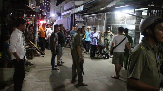 Người vợ đâm chết chồng rồi vứt dao ngồi khóc khai gì?