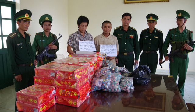 Vượt biên trái phép sang Campuchia rồi mua pháo về tiêu thụ