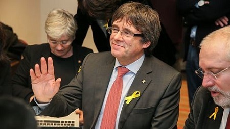 Ông Puigdemont điều hành vùng Catalonia qua Skype?