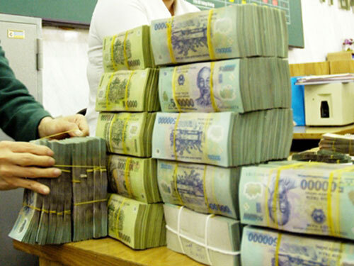 Lãnh đạo ngân hàng nhận lương 300 triệu đồng/tháng