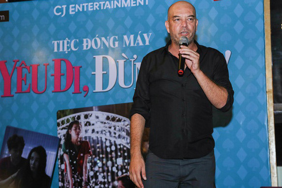 Đạo diễn phim 'Yêu đi đừng sợ' đột ngột qua đời