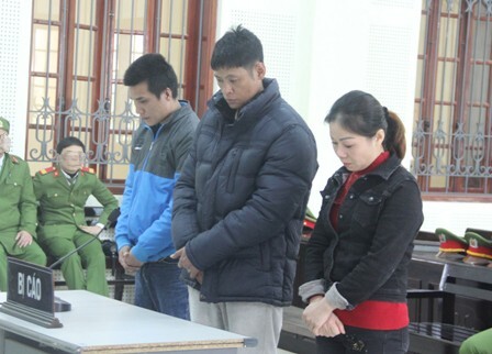 Người phụ nữ mang con gái 5 tuổi đi bán ma túy lãnh 18 năm tù