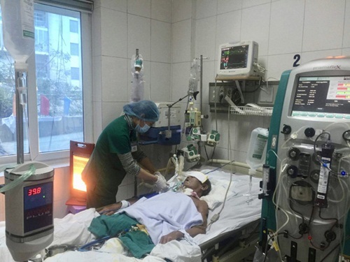 Thời tiết lạnh, bệnh nhân đến khám được sưởi ấm