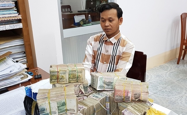 Người đàn ông Campuchia lén mang gần 1 tỉ đồng qua biên giới