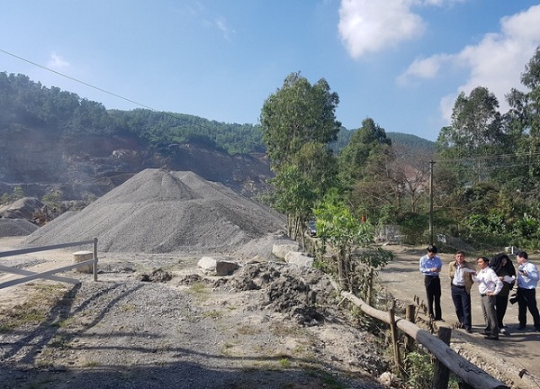 Đà Nẵng buộc chủ mỏ rửa xe chở vật liệu trước khi ra đường