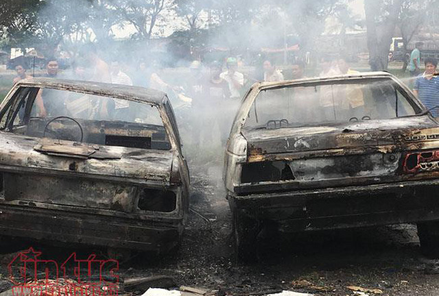Người dân đốt rác làm cháy rụi 2 ô tô trên đại lộ Nguyễn Văn Linh