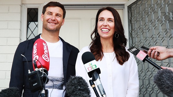 Nữ nguyên thủ trẻ nhất thế giới mang thai con đầu lòng