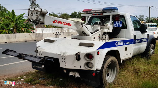 BOT Sóc Trăng xuất hiện xe kéo để giải tỏa ùn tắc