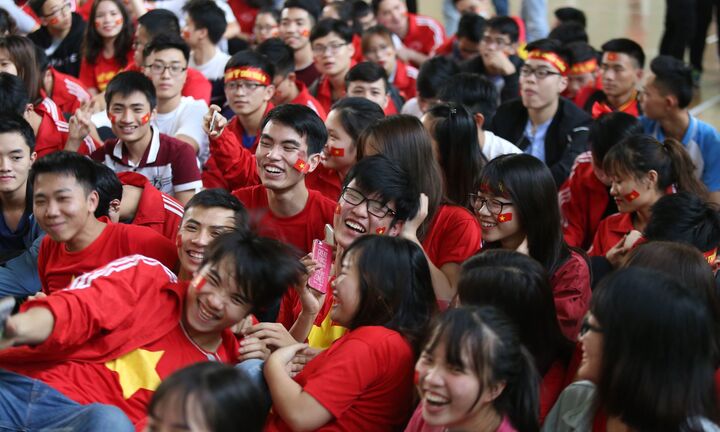 Sinh viên trường Bách Khoa cổ vũ đội tuyển U23 Việt Nam