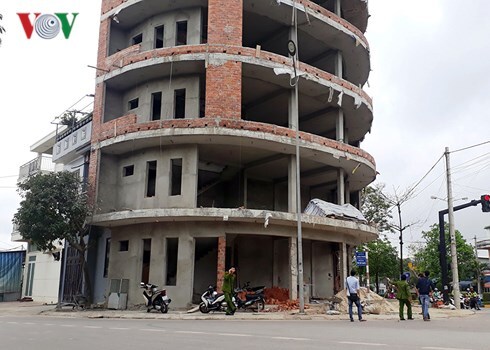 Rơi từ tầng 6 ngôi nhà đang xây, một phụ nữ nguy kịch