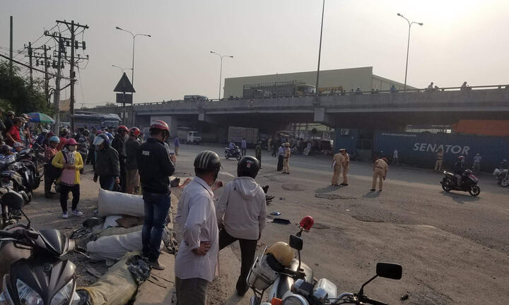 Tai nạn giao thông, nữ sinh chết thảm dưới bánh xe container