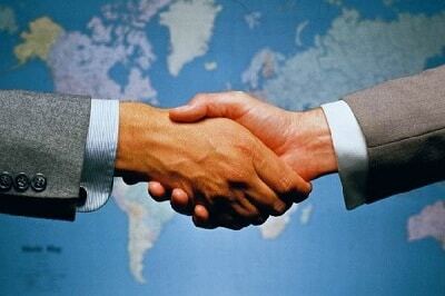 Phong tục kì lạ tại Uzbekistan: Đàn ông không được phép bắt tay phụ nữ