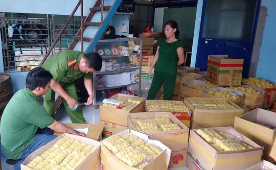 Giật mình phát hiện hơn 10 tấn mì tươi được trộn hàn the chuẩn bị bán dịp Tết