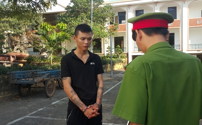 Tạm giữ đối tượng vận chuyển pháo lậu, tấn công cảnh sát