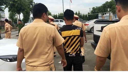 Cảnh sát giao thông đuổi cướp trên quốc lộ như phim hành động