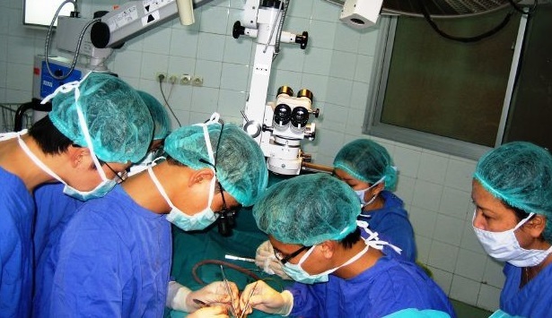 Quý ông có ngực như nữ được BS Việt  Đức phẫu thuật bằng kỹ thuật đặc biệt