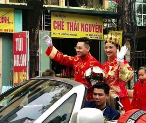 Màn đón dâu bằng xe 30 tỷ, rắc tiền trong ngày cưới bị dân mạng chê bai