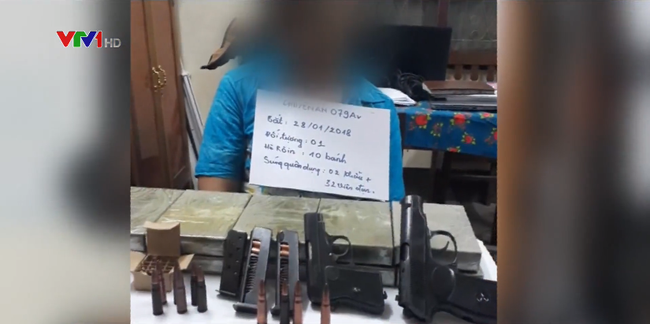 Người đàn ông bị bắt cùng 10 bánh heroin, 4 khẩu súng