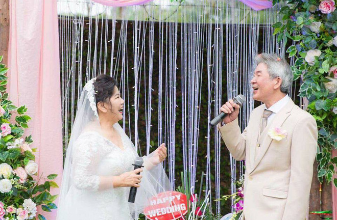 NSND Thanh Hoa lần đầu mặc váy cưới ở tuổi 67