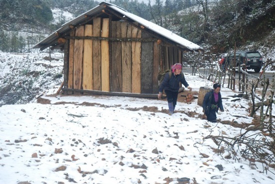 Hàng nghìn học sinh miền Bắc tiếp tục được nghỉ học tránh rét