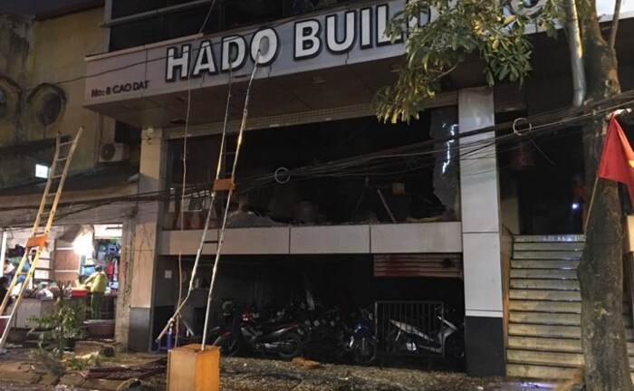 Cháy nhà hàng cao 12 tầng, giải cứu an toàn 17 người mắc kẹt