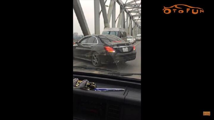 Xe sang 'hồn nhiên