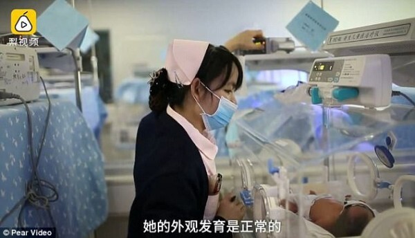 Phẫn nộ bà mẹ nhẫn tâm vứt con mới sinh vào thùng rác giữa mùa đông