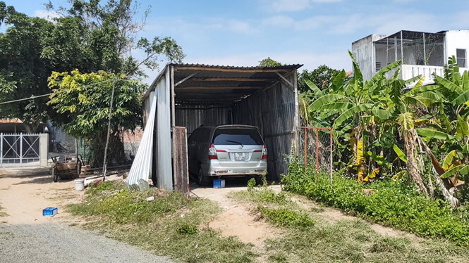 Bịch ni lông phát nổ, một phụ nữ nhập viện