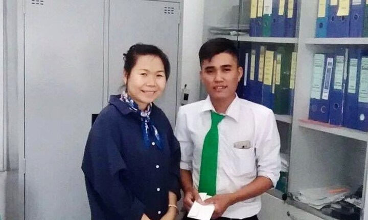 Tài xế taxi trả lại 1,2 tỷ đồng cho khách để quên