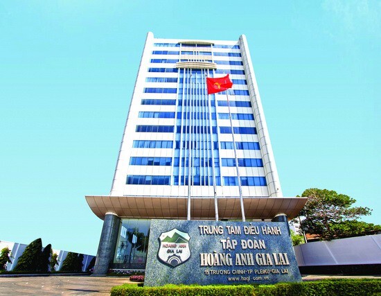 Trước nguy cơ hủy niêm yết, cổ phiếu Bầu Đức bị bán tháo