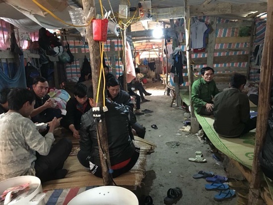 Hỗ trợ cho 40 công nhân bị cai thầu “bỏ rơi” về quê ăn Tết