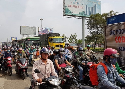 Nhiều tuyến đường tại TP. HCM kẹt cứng vì người dân về quê ăn Tết
