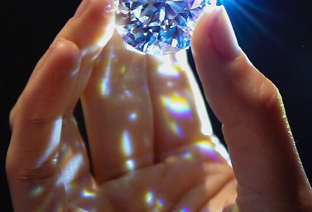 Chuẩn bị đấu giá viên kim cương trắng thuần khiết lớn nhất thế giới