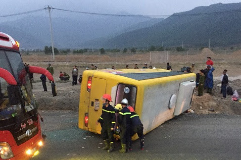 Hiện trường vụ tai nạn giao thông ở Đà Nẵng, 13 người thương vong