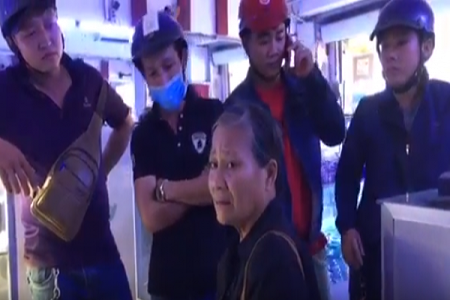 Bình Dương: Bắt giữ cụ bà trộm 3 dây bạc trong tiệm vàng
