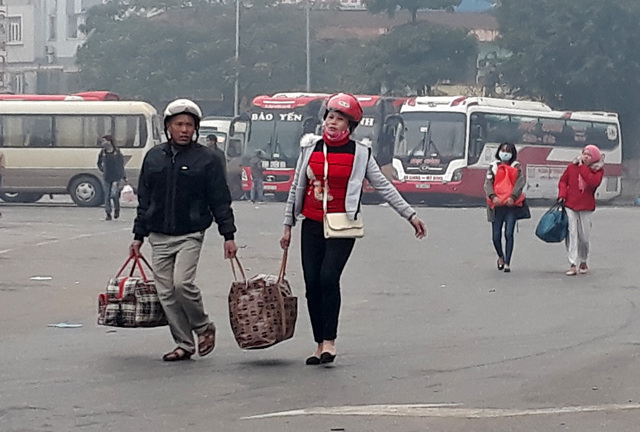 Hà Nội: Ngỡ ngàng bến xe ngày giáp Tết vắng chưa từng thấy
