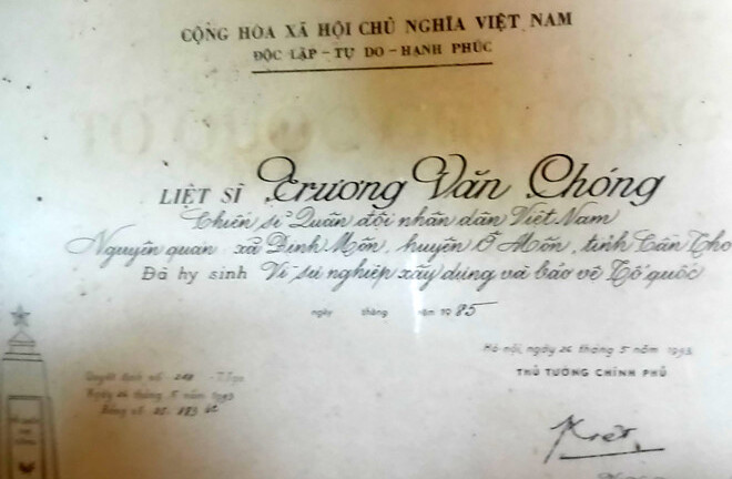 Liệt sĩ trở về nhà sau 33 năm, tự tay đập bỏ bát hương thờ... chính mình