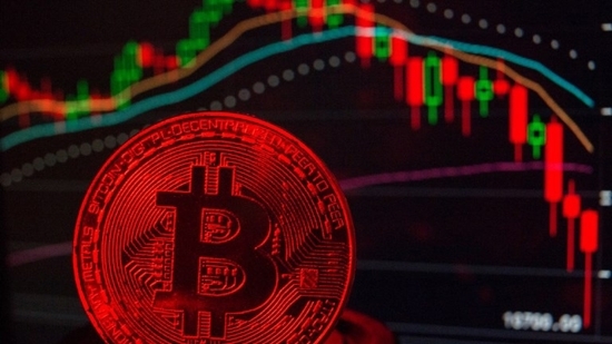 Giá Bitcoin hôm nay 23/2/2018: Sụt giảm 860 USD trong một đêm