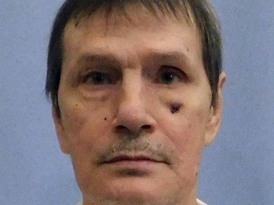 Hoãn tử hình vì bác sĩ loay hoay 3 tiếng không tìm được tĩnh mạch