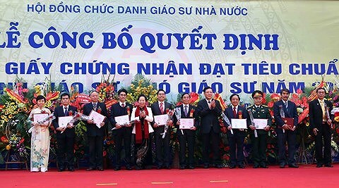Thông tin mới nhất: Muốn đạt chức danh Giáo sư; Phó Giáo sư cần có tiêu chuẩn nào?