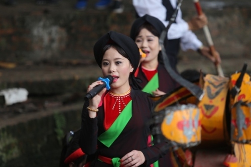 Dòng người nườm nượp đổ về Hội Lim trẩy hội