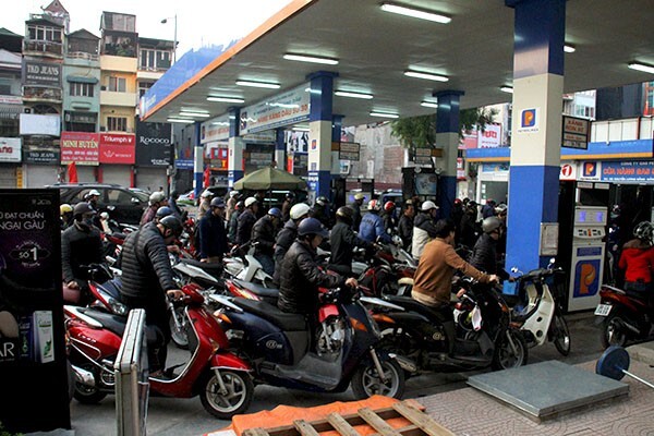 Nhập nhèm thuế xăng, Petrolimex lãi đậm thế nào?