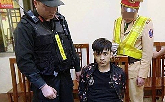 Bắt giữ 9X thuê taxi để chở lượng lớn ma túy tổng hợp