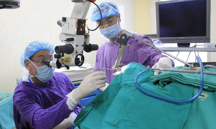 Bác sĩ Việt - Mỹ chung tay phẫu thuật khối u mũi 2,7cm